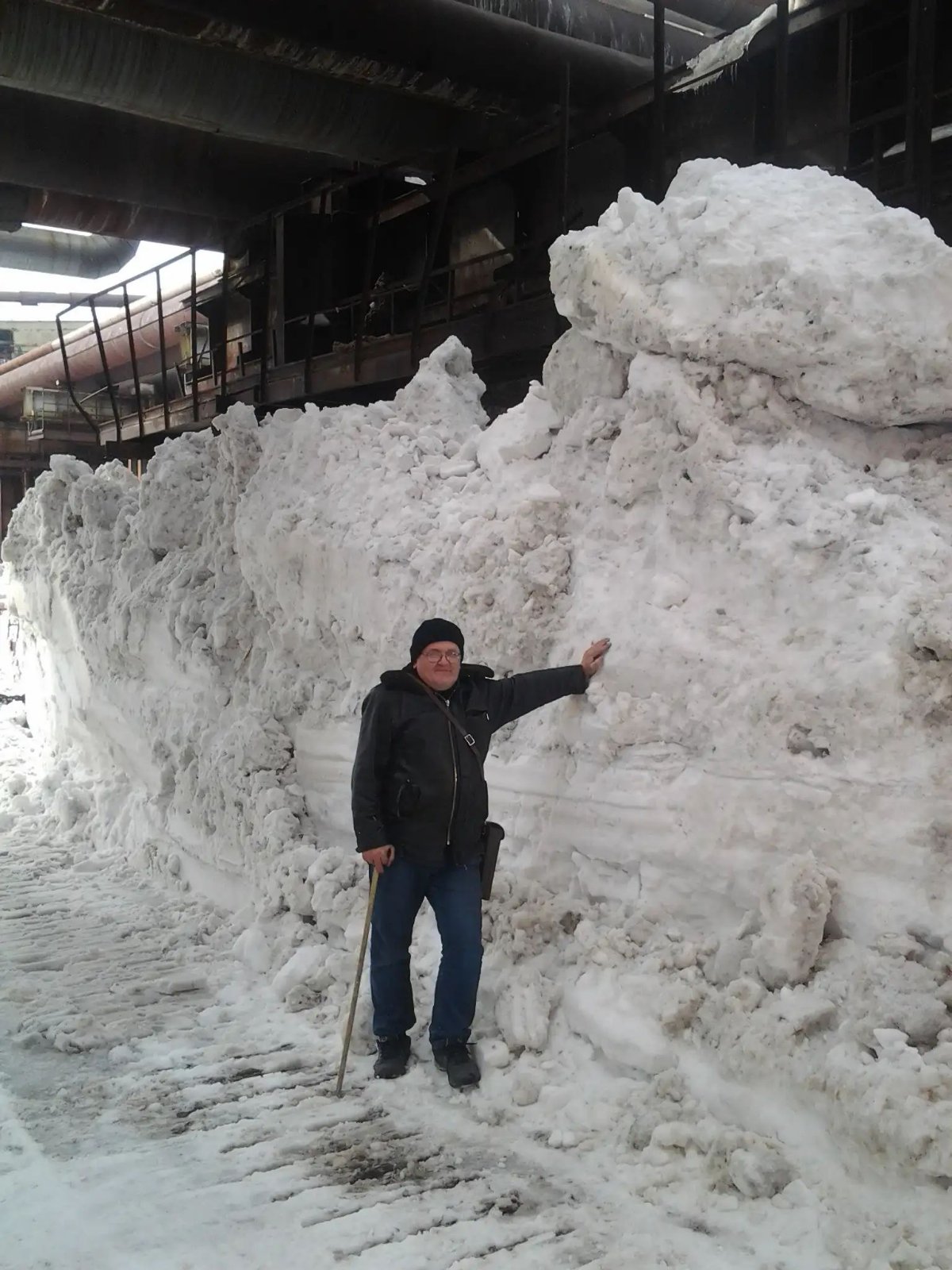 11 июня снег стена надежда.jpg