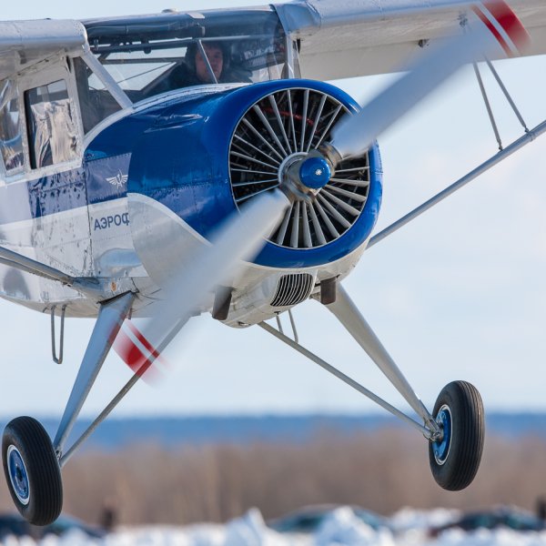 12.YAk-12M-na-vzlete.-600x600.jpg