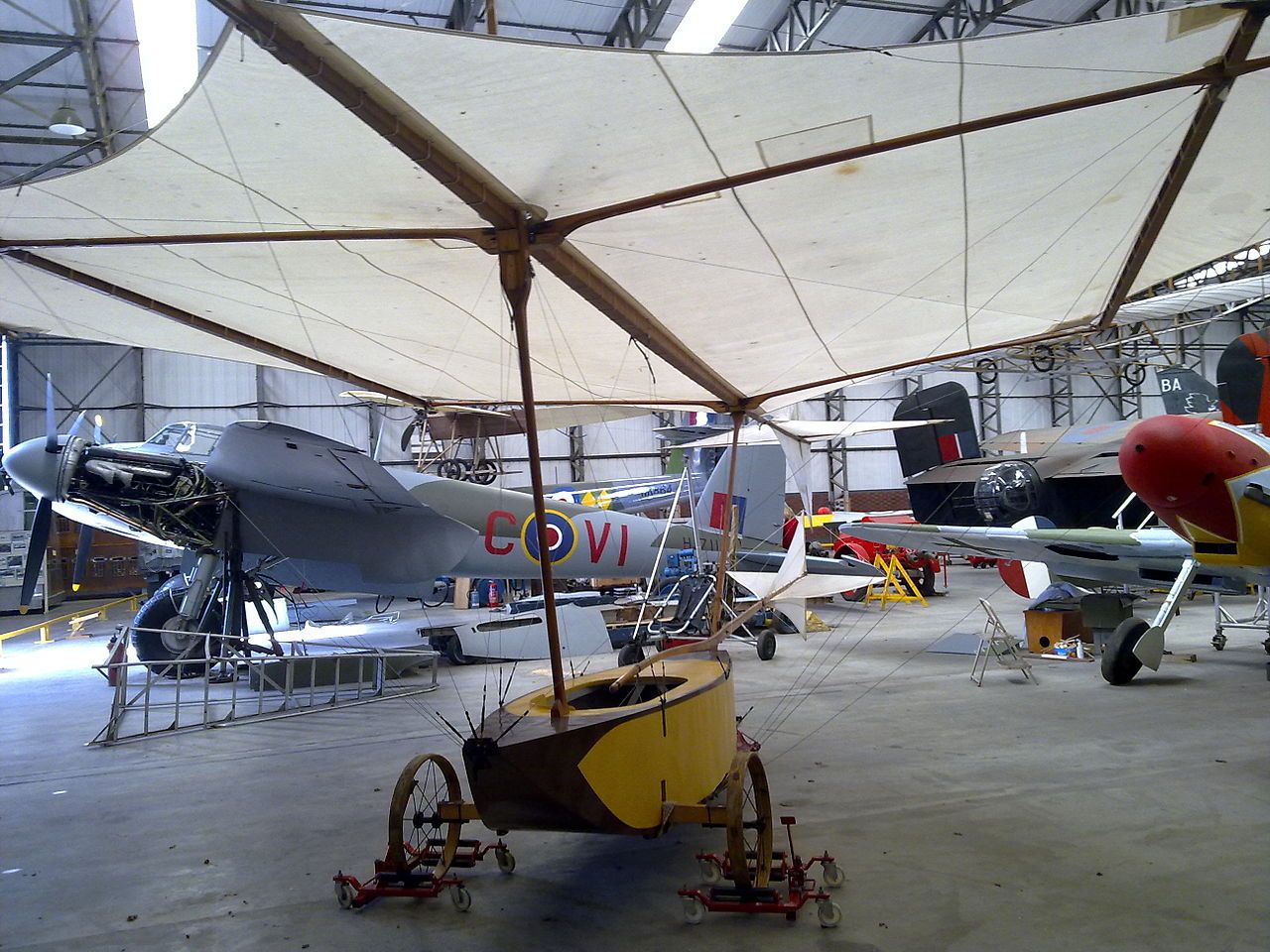 1280px-George_Cayley_Glider_(Nigel_Coates).jpg