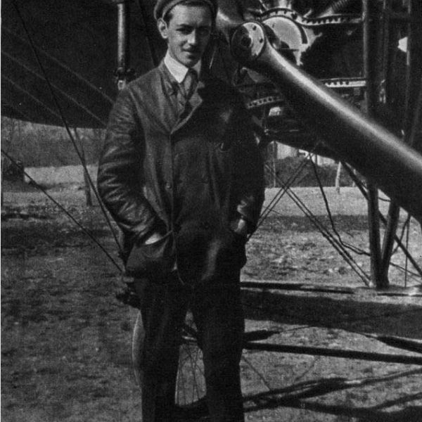 4.Konstantin-Konstantinovich-Artseulov-okolo-samoleta-Bleriot.XI_-600x600.jpg 4.Konstantin-Konstantinovich-Artseulov-okolo-samoleta-Bleriot.XI_-600x600.jpg