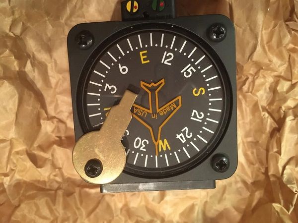 авиа компас Hamilton PAI-700.JPG