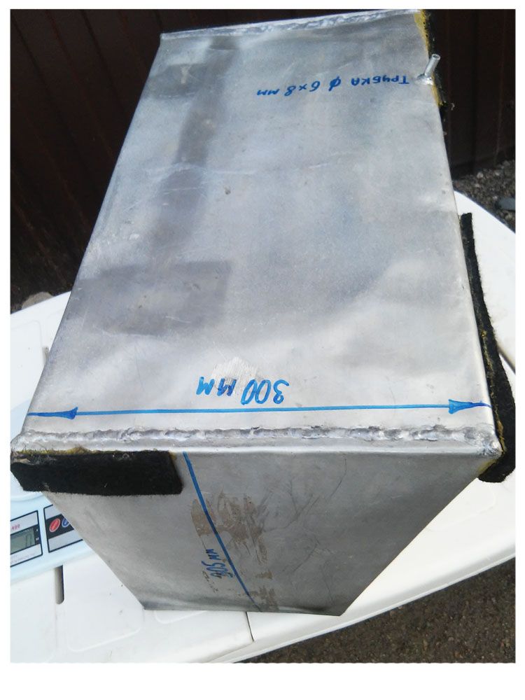 Бензобак низ.jpg Бензобак низ.jpg