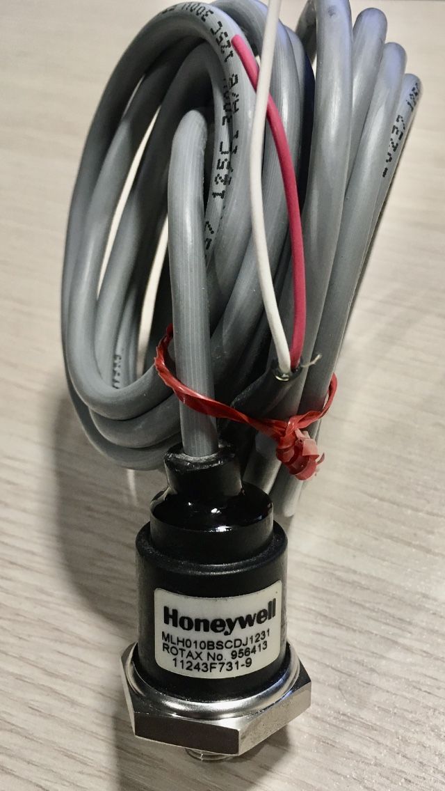 датчик давления масла (старого образца ROTAX 956413).jpg