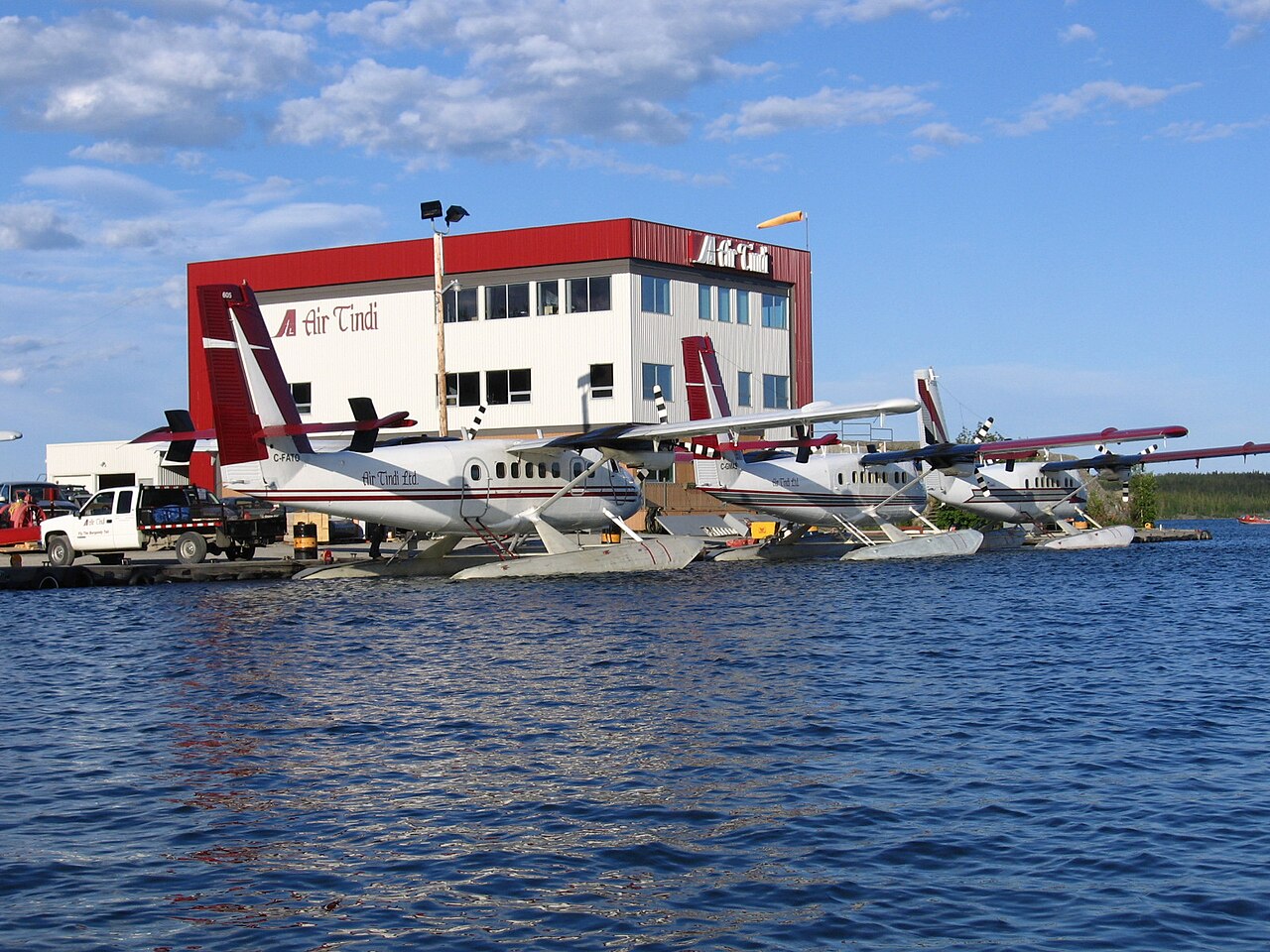 DHC-6_Twin_Otters_on_floats.JPG