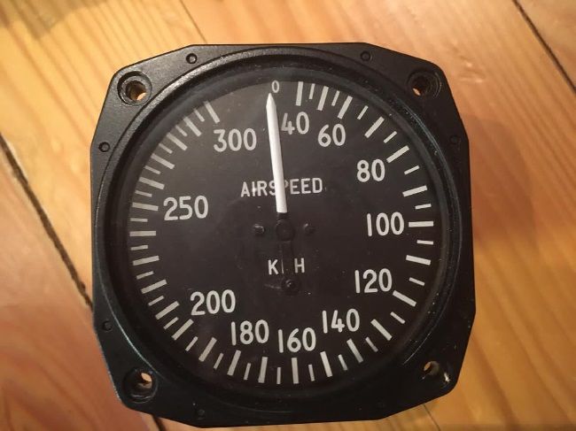 Falcon Airspeed Indicator 0-300 Kph 40744 руб.JPG