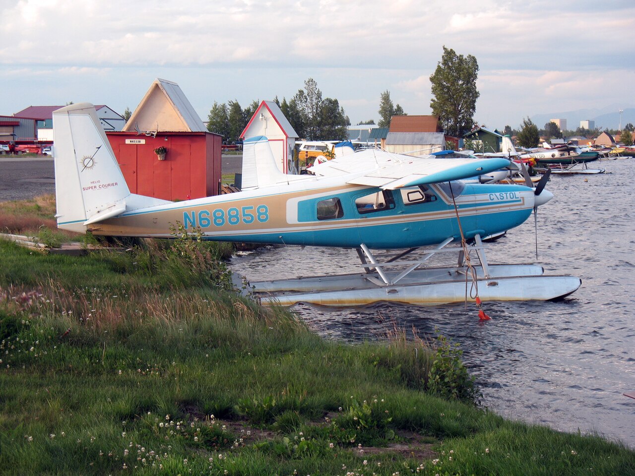 Helio_H-295_N68858_Lake_Hood_AK.jpg