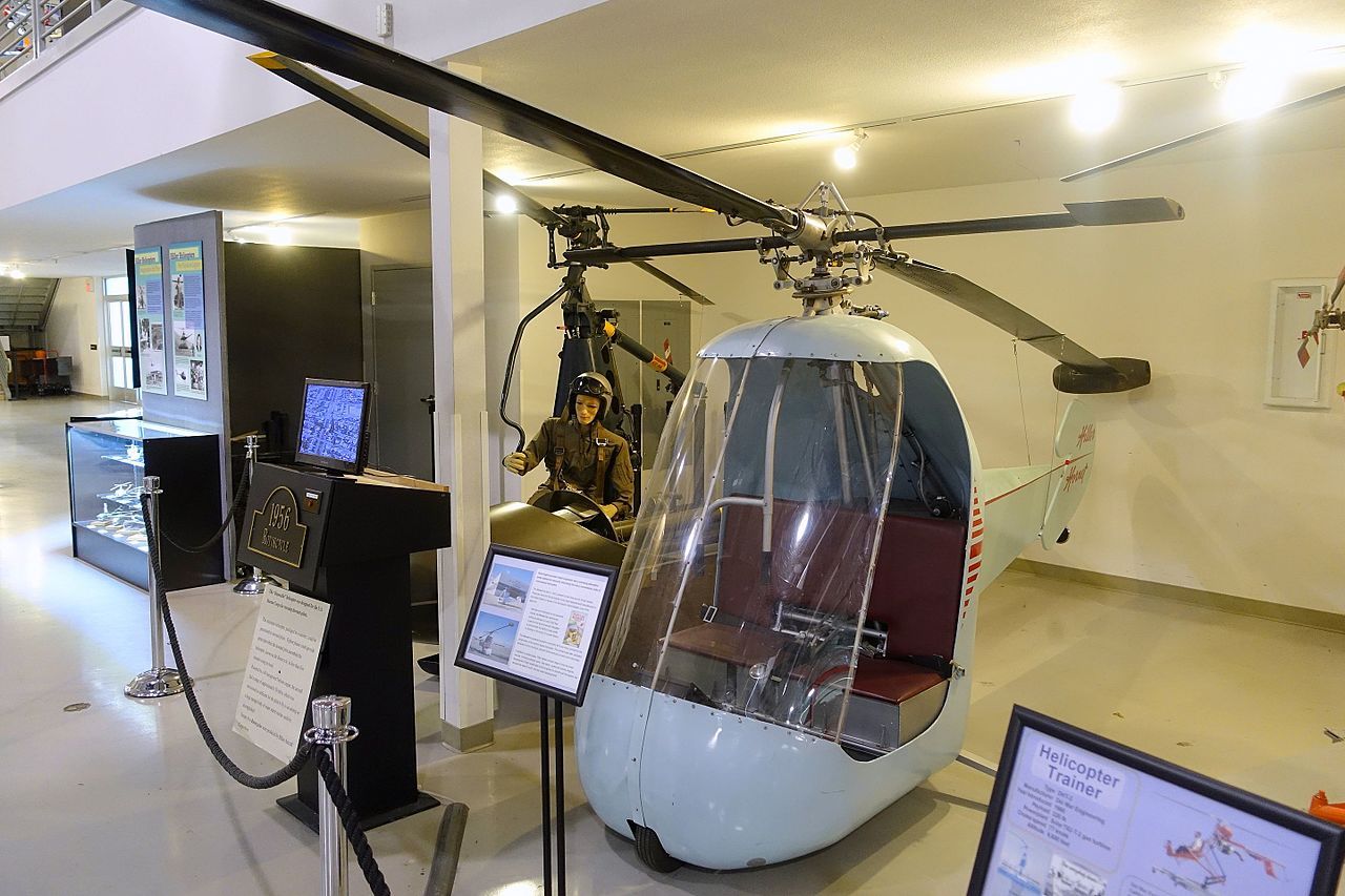 Hiller_Hornet,_c._1949,_helicopter_powered_by_ramjet_propulsion_on_rotor_tips_-_Hiller_Aviatio...jpg