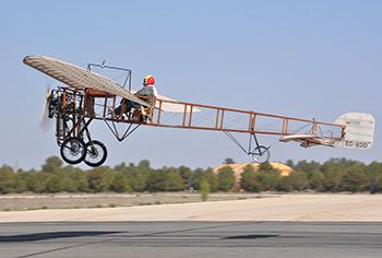 httpswww.flyingmag.comsitesflyingmag.comfilesimport2014sitesallfiles_images201405Bleriot-Repli...jpg