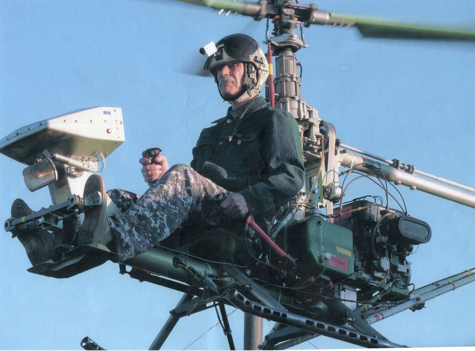 Ремонт хвостового мотора радиоуправляемого вертолета