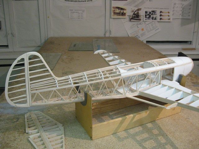 Модели самолетов металлические, керамические, деревянные