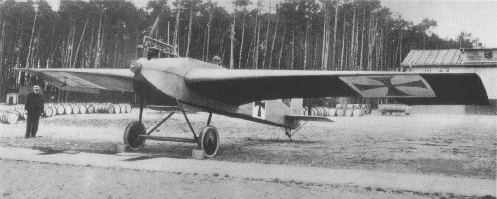 Junkers_J_1_at_Döberitz_1915.jpg