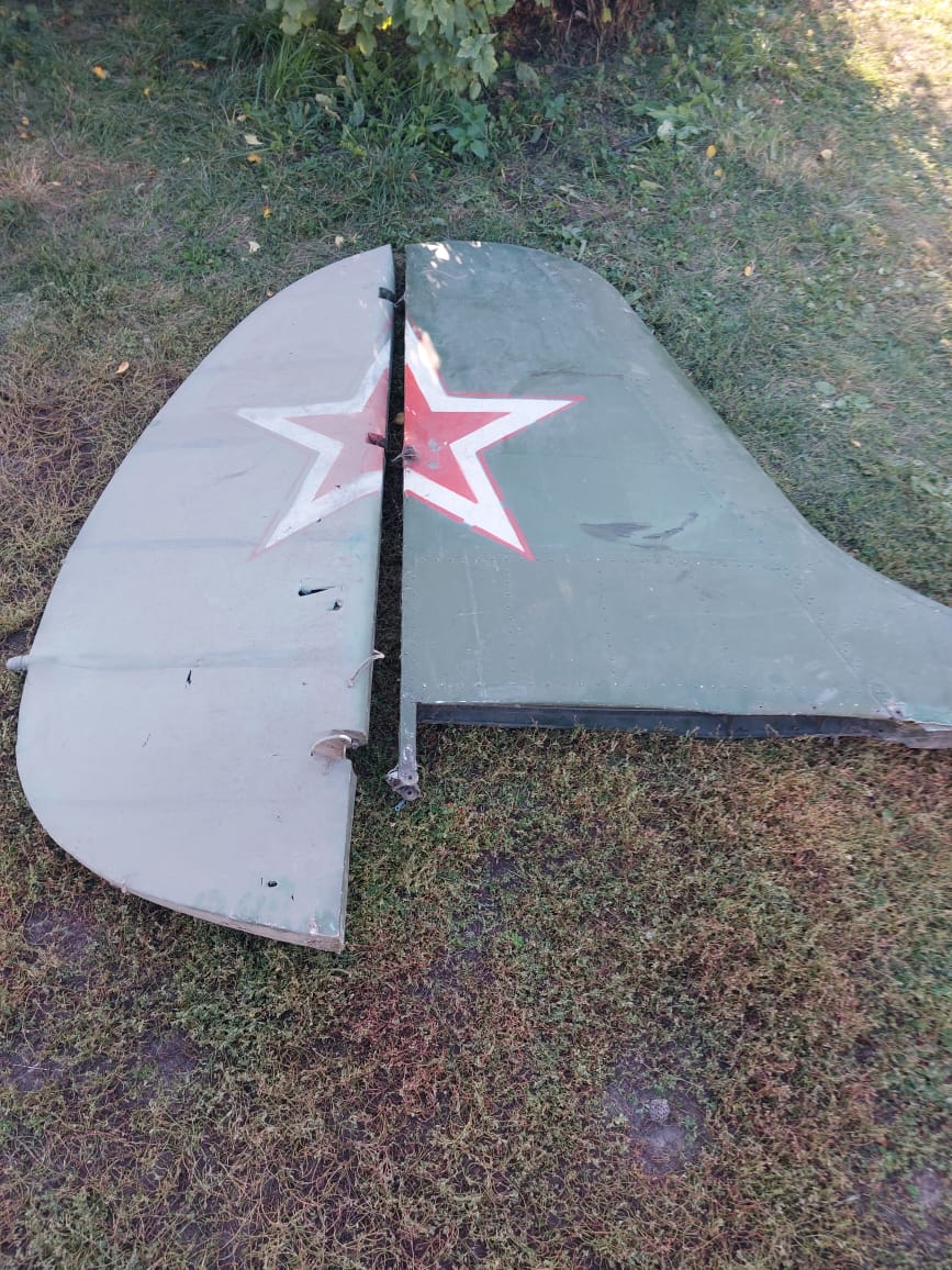 Киль и руль 01.jpg Киль и руль 01.jpg