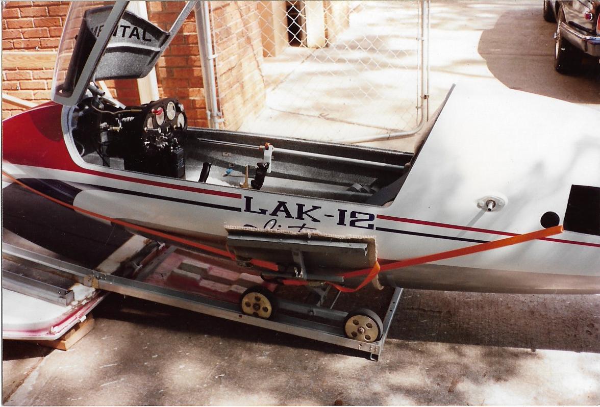 Лак-12 на заднем дворе дома(4).jpg