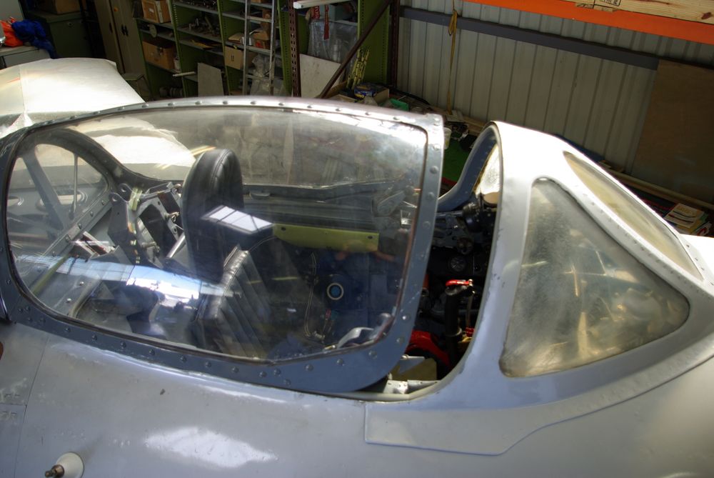 MiG-15_canopy_(MAA).jpg