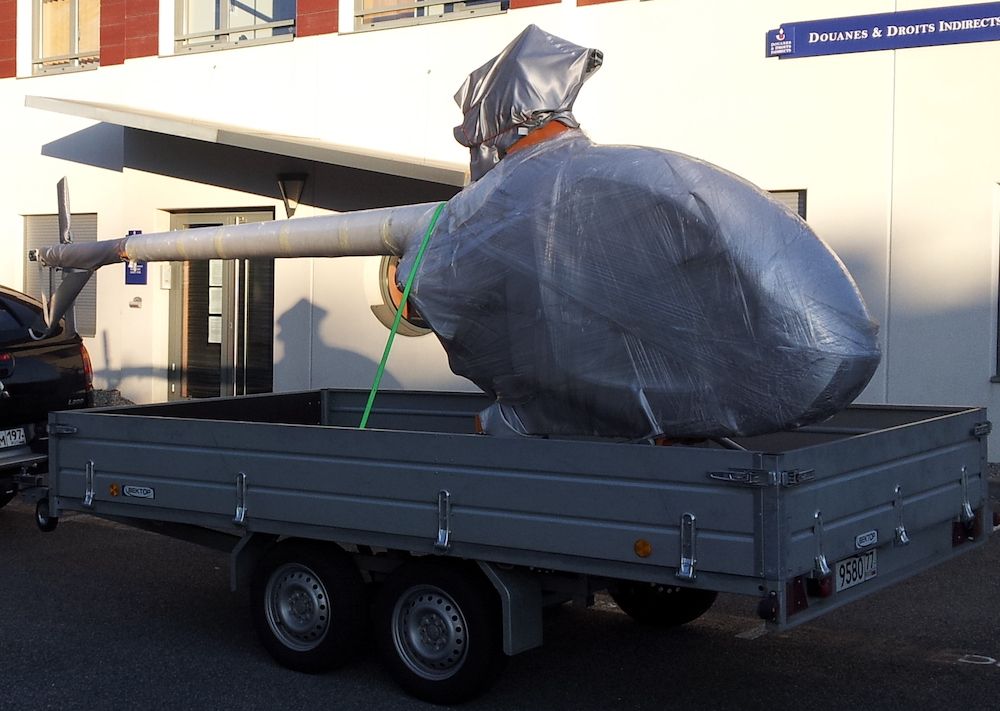 Mosquito На прицепе перед таможней.jpeg Mosquito На прицепе перед таможней.jpeg