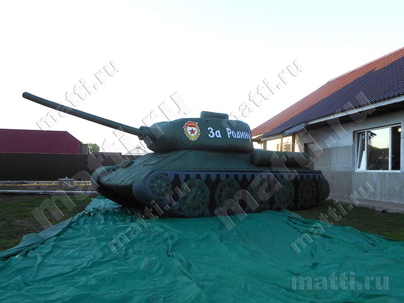 Надувной танк Т-34 для Москвы.jpg