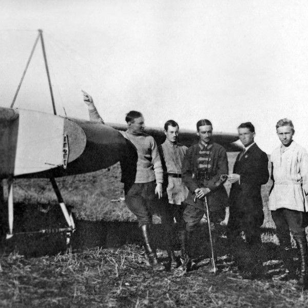 Orgkomitet-I-VPI-u-planera-A-5-sleva-napravo-kraskomy-Leonid-Aleksandrovich-YUngmejster-Konsta...jpg Orgkomitet-I-VPI-u-planera-A-5-sleva-napravo-kraskomy-Leonid-Aleksandrovich-YUngmejster-Konsta...jpg
