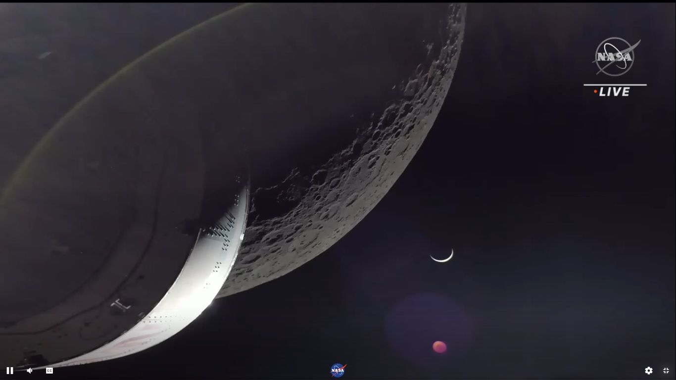 Орион на орбите Луны 1.jpg
