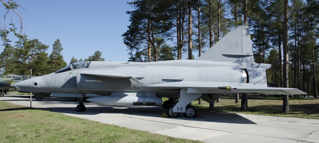 Saab_SF_37_Viggen_(37977).jpg