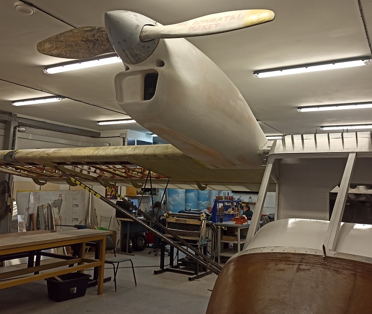 Самолёт Горыныч 915.jpg