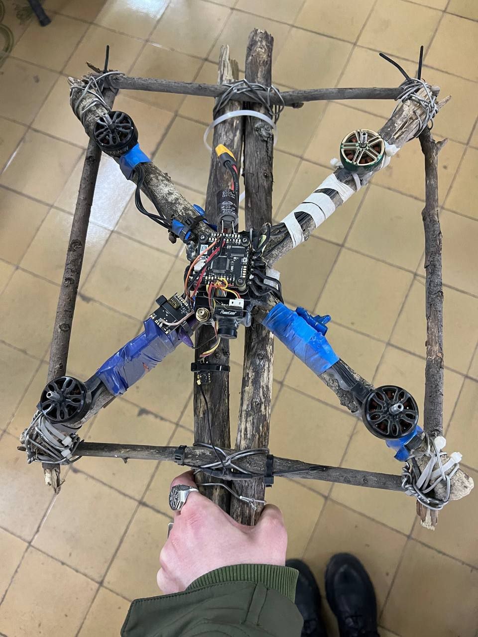 scale_2400.jpg