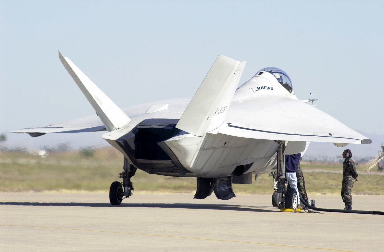 the-boeing-joint-strike-fighter-jsf-x-32b-fills-up-at-a-hot-pit-refueling-station-2cfb7f-1600.jpg