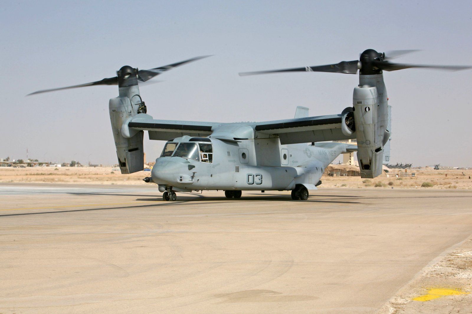 US_Navy_071004-M-7404B-083_An_MV-22B_Osprey_with_U.S._Marine_Medium_Tiltrotor_Squadron_263,_ta...jpg