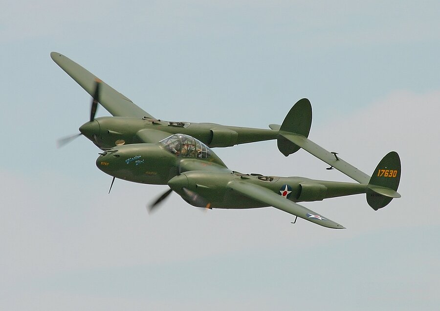 zfLockheed P-38F Lightning_NX17630_02.jpg
