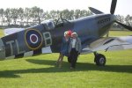 Dame-Vera-Lynn-with-Spitfire_-Goodwood-Revival_-September-2008.jpg