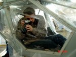 small_window_in_the_right_glass_001.JPG