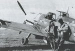 12-Stjepan_Radic_u_razgovoru_s_drugim_hrvatskim_pilotom_u_zracnoj_luci_Mariupol_u_Ukrajini.jpg