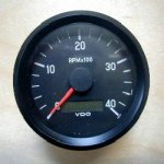 VDO_Tachometer_0-4000_rpm.jpg