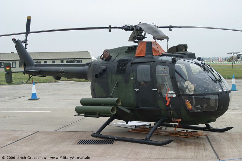 Bo-105_P1A1_RIAT2006_002_800.jpg