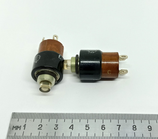 Кнопка кнр 7шо. Кнопка кнр 7шо. Кнопка 2кнр под колпачком. Кнопка кнр. 8кнр-2с.