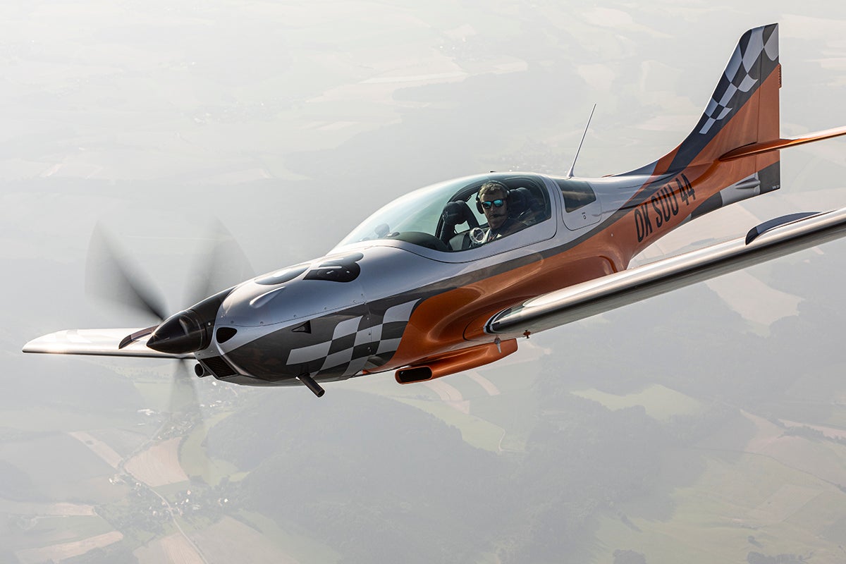 www.flyingmag.com
