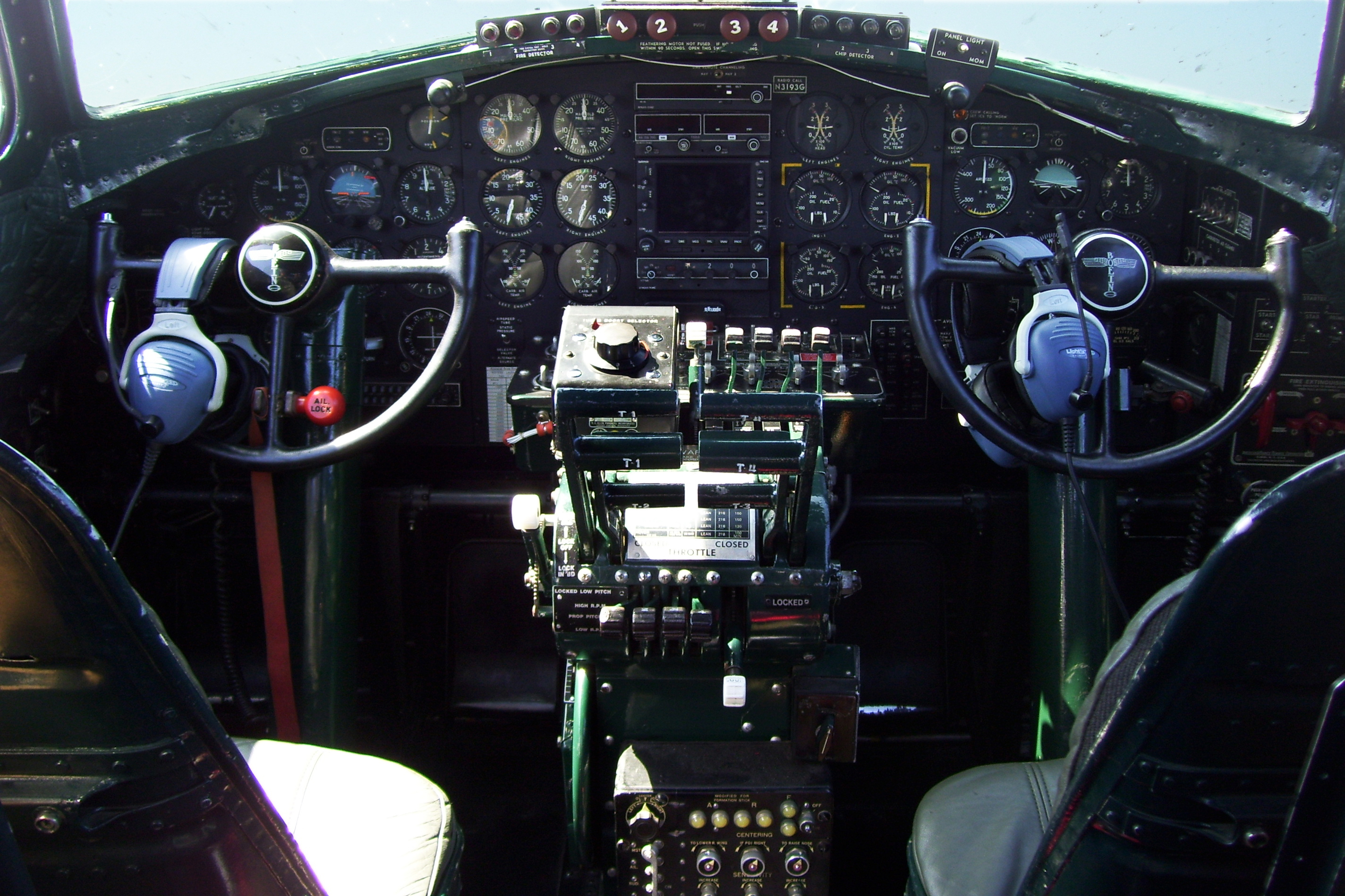 B-17_cockpit.jpg