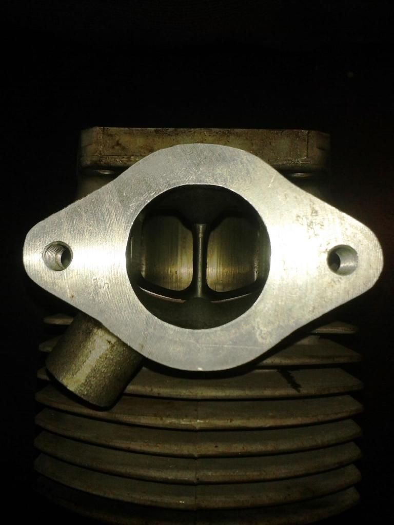 Hirth2706Damagedcylinderintakeport_zps34c6d1e2.jpg