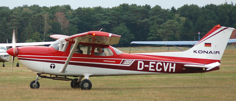 800px-Cessna_172_%28D-ECVH%29_04.jpg