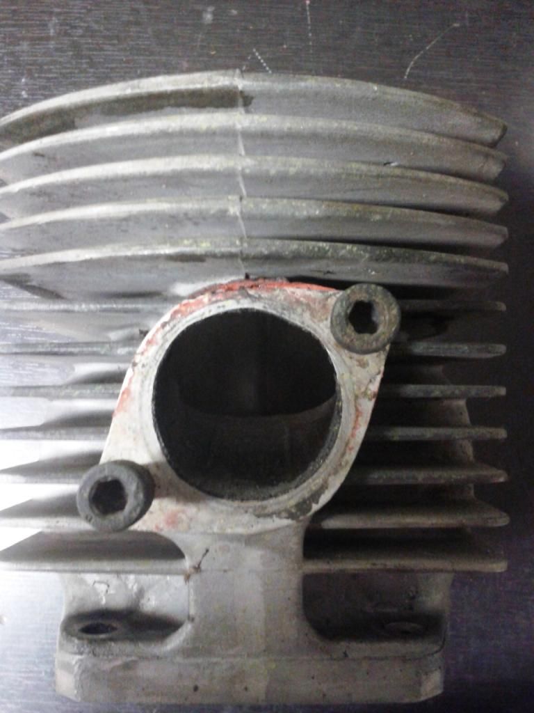 Hirth2706Damagedcylinderexhaustport_zpscaafbd64.jpg