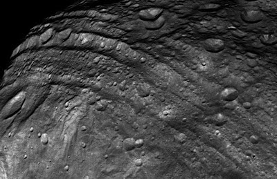 Vesta_PIA14322_modest-3.jpg