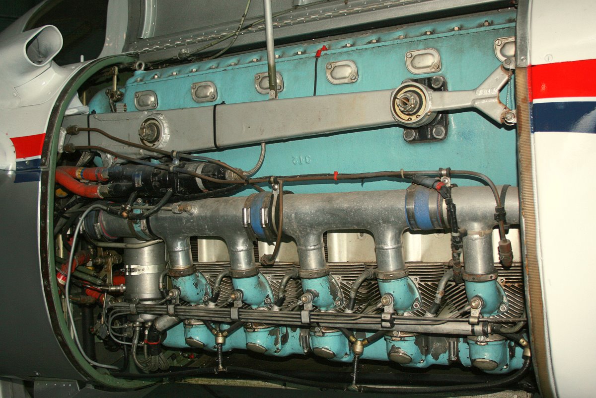 WalterM337engine.JPG