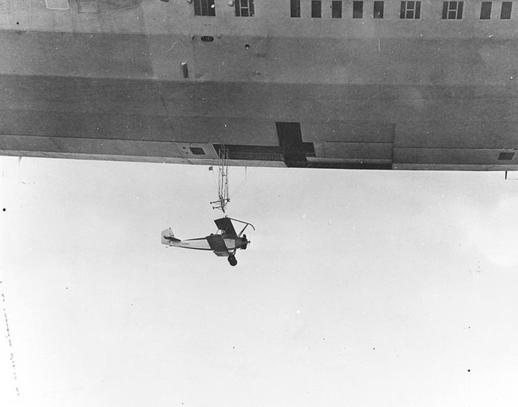 733px-USS_Akron_releases_its_N2Y_1_aircraft.jpg