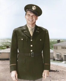 220px-Ronald_Reagan_in_World_War_II_%2834836976434%29.png